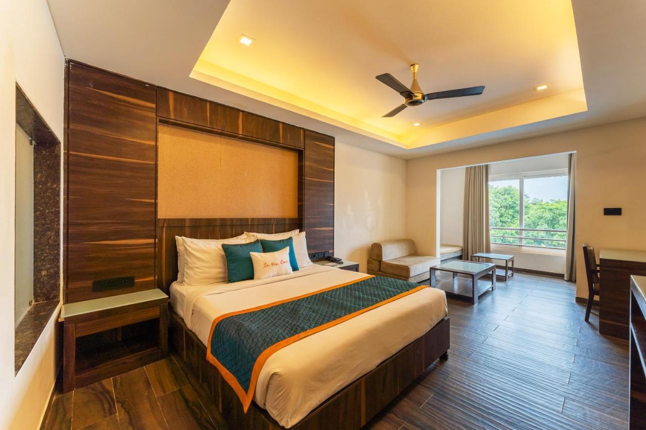 Zone Connect By The Park Parra Goa Hotel Anjuna Bagian luar foto