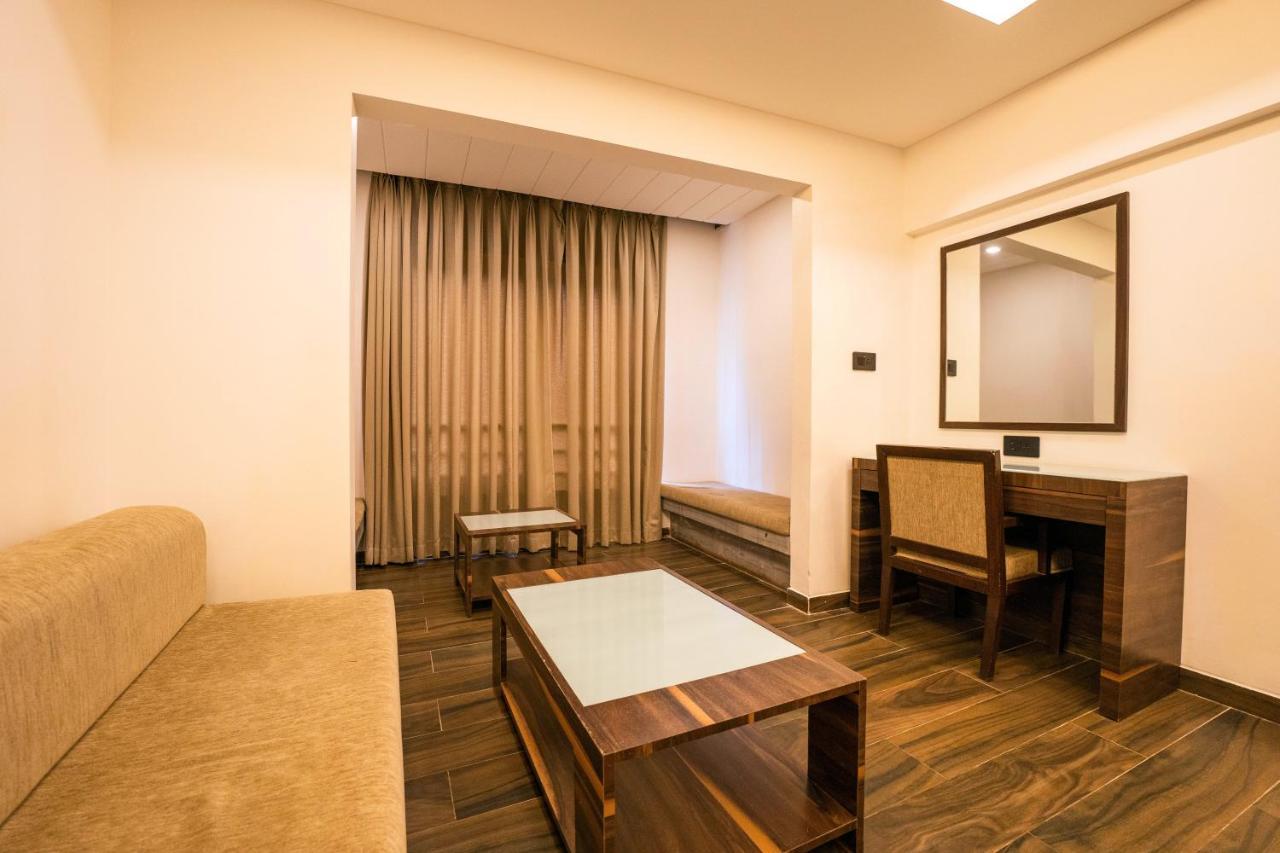 Zone Connect By The Park Parra Goa Hotel Anjuna Bagian luar foto