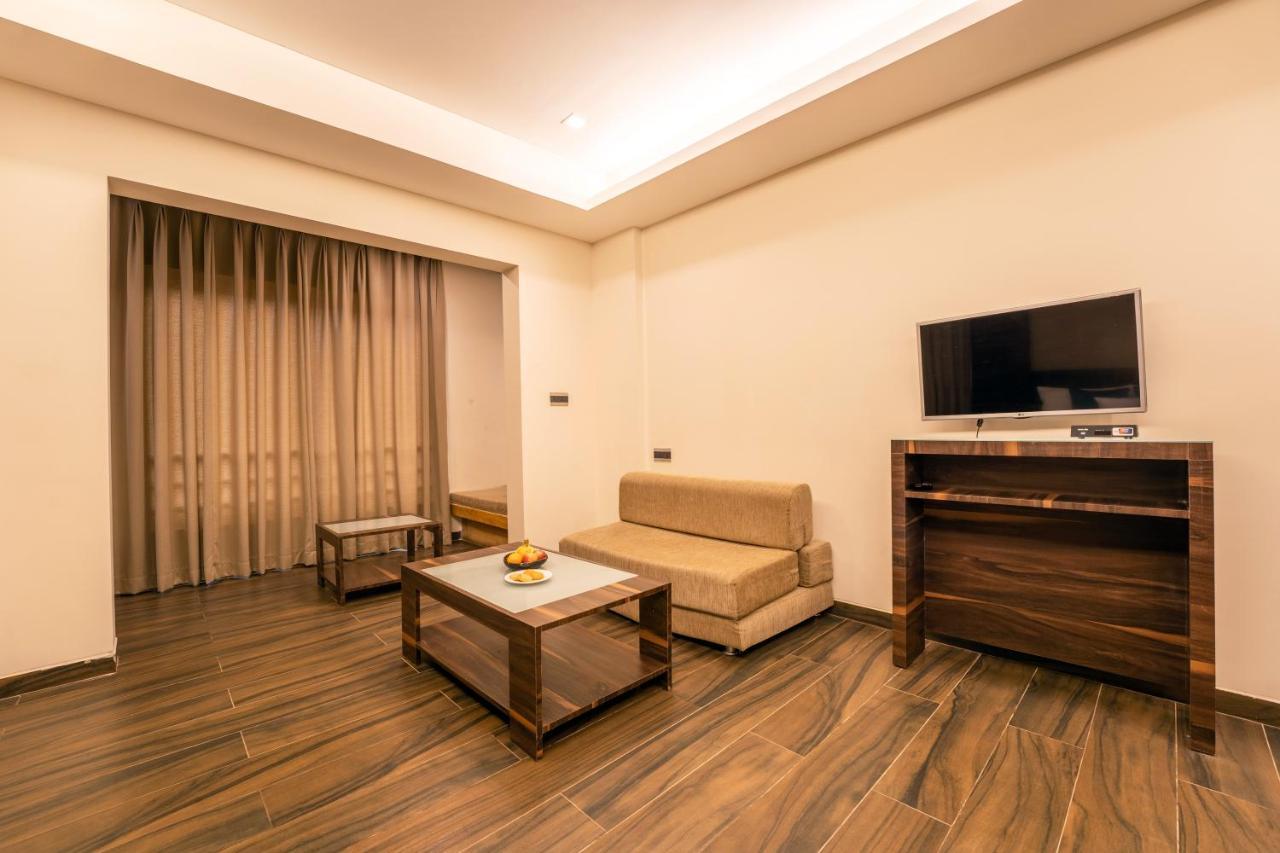 Zone Connect By The Park Parra Goa Hotel Anjuna Bagian luar foto