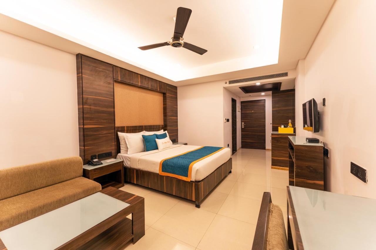 Zone Connect By The Park Parra Goa Hotel Anjuna Bagian luar foto