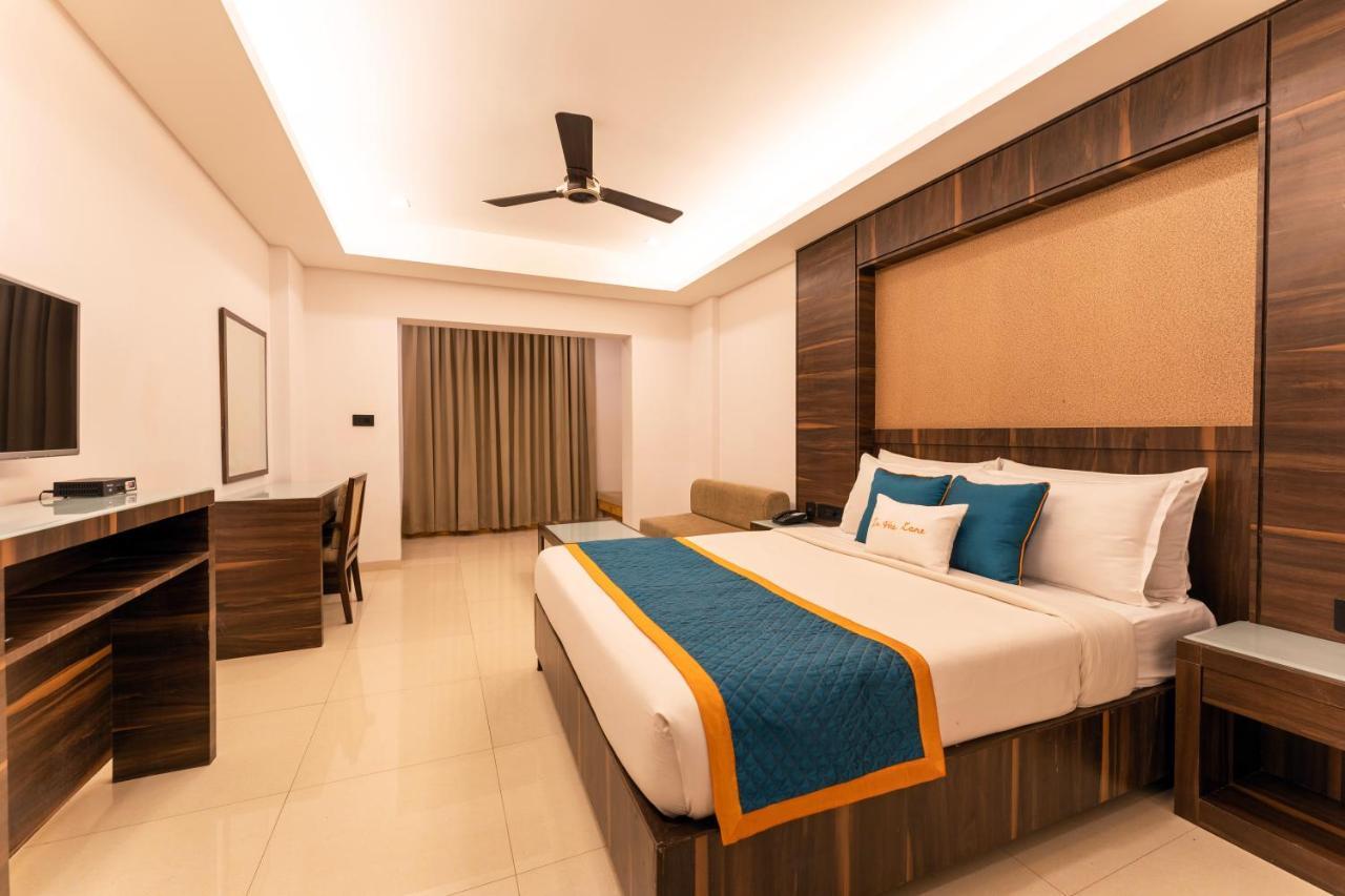 Zone Connect By The Park Parra Goa Hotel Anjuna Bagian luar foto